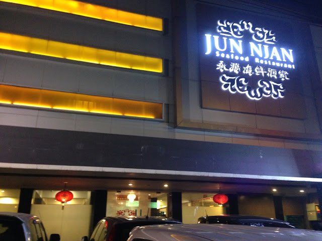 kawan kuliner sedang hunting di kawasan kuliner Jakarta Pusat