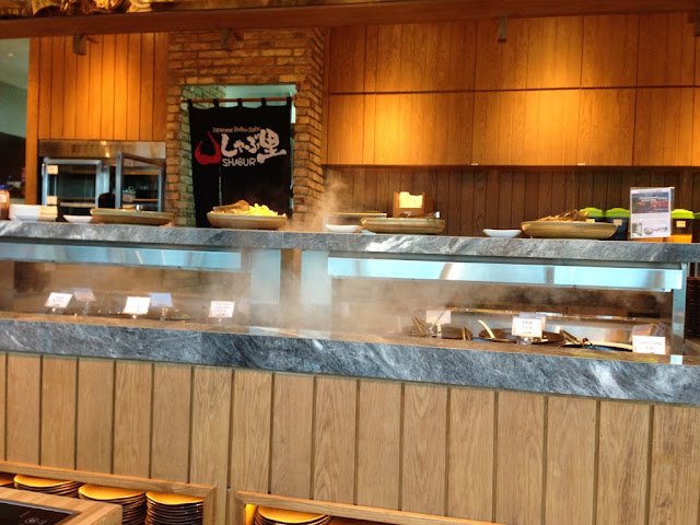 Meja Buffet Yang Penuh Asap Meja Buffet Shaburi Yang Penuh Asap
