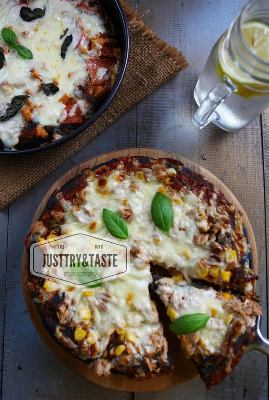 Resep Black Pizza (Topping Tuna Melt dan Topping Sosis-Pepperoni) Resep Black Pizza (Topping Tuna Melt dan Topping Sosis-Pepperoni)