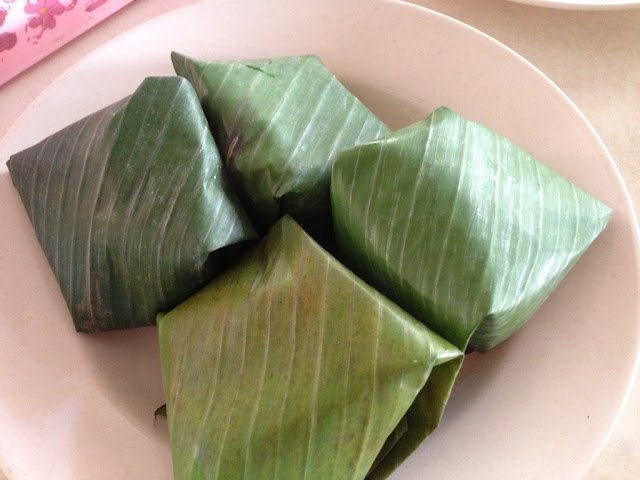 Nasi Timbel Nasi yang dibungkus menggunakan daun