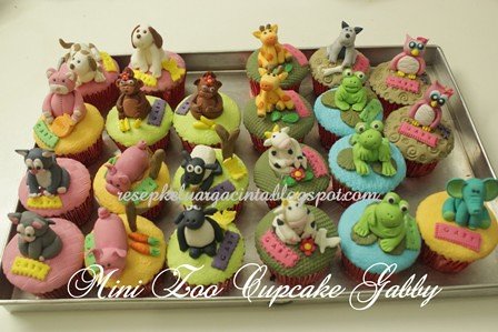 Mini zoo cupcake Gabby