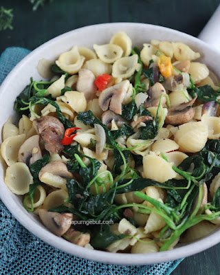 Pasta Kerang Cocciolini Tumis Jamur Pedas