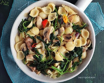 Pasta Kerang Cocciolini Tumis Jamur Pedas