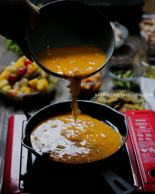 Telur dadar dengan campuran kimchi dan mirin