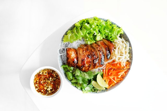 Vietnamese Lemongrass Chicken Salad by Sashy Little Kitchen Vietnamese Lemongrass Chicken Salad by Sashy Little Kitchen