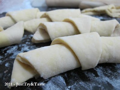 Obsesi Roti 1: Step by Step Croissant Renyah & Lezat JTT Obsesi Roti 1: Step by Step Croissant Renyah & Lezat JTT