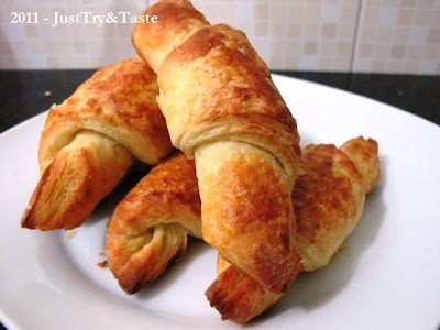 Obsesi Roti 1: Step by Step Croissant Renyah & Lezat JTT Obsesi Roti 1: Step by Step Croissant Renyah & Lezat JTT