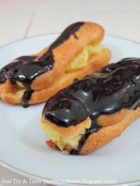 Resep Eclairs dengan Krim Vanila & Coklat Topping JTT Resep Eclairs dengan Krim Vanila & Coklat Topping JTT