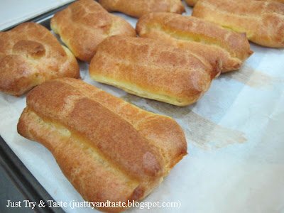 Resep Eclairs dengan Krim Vanila & Coklat Topping JTT Resep Eclairs dengan Krim Vanila & Coklat Topping JTT