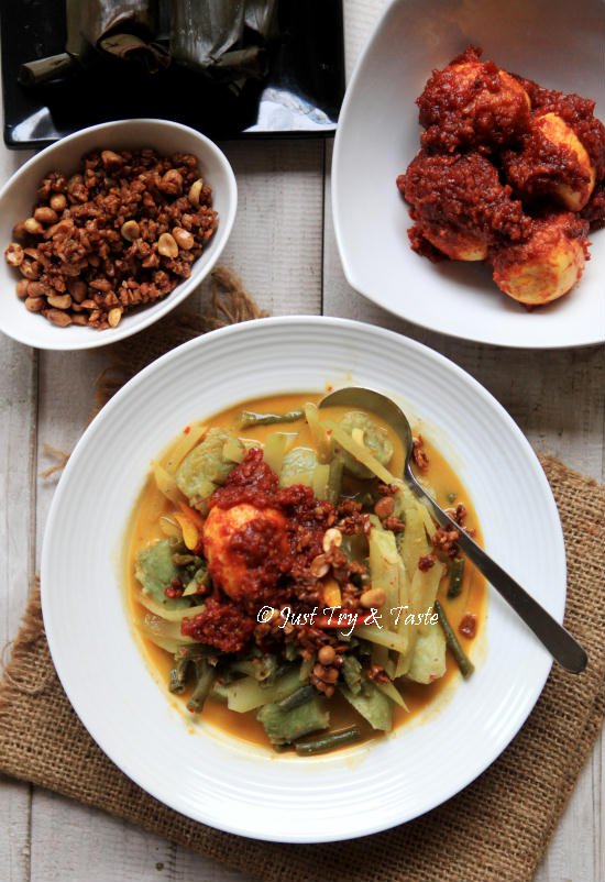 Resep Lontong Sayur dengan Telur Balado Resep Lontong Sayur dengan Telur Balado
