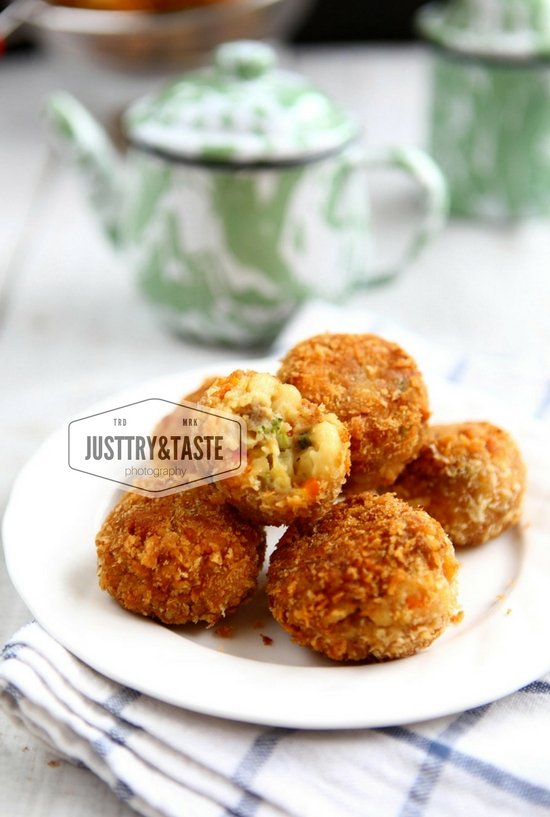 Resep Mac and Cheese Balls (Bola-Bola Makaroni dan Keju) Resep Mac and Cheese Balls (Bola-Bola Makaroni dan Keju)
