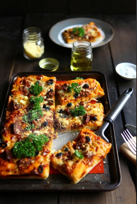 Resep Pizza dengan Topping Leftover Meatballs Resep Pizza dengan Topping Leftover Meatballs