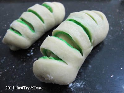 Obsesi Roti 4: Roti Gulung Isi Kacang Hijau JTT Obsesi Roti 4: Roti Gulung Isi Kacang Hijau JTT