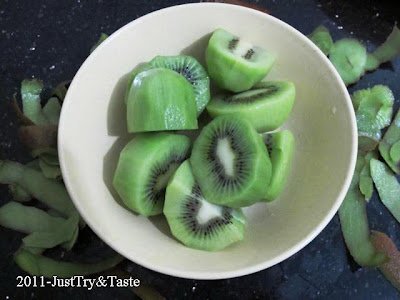 Obsesi Roti 6: Roti Bulat Isi Selai Buah Kiwi JTT Obsesi Roti 6: Roti Bulat Isi Selai Buah Kiwi JTT