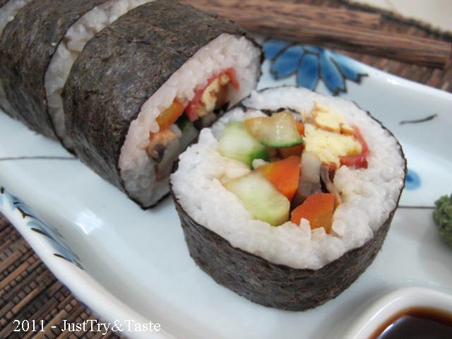 Resep Homemade Sushi - Sushi Isi Telur Goreng, Daging Asap, dan Sayur Resep Homemade Sushi - Sushi Isi Telur Goreng, Daging Asap, dan Sayur