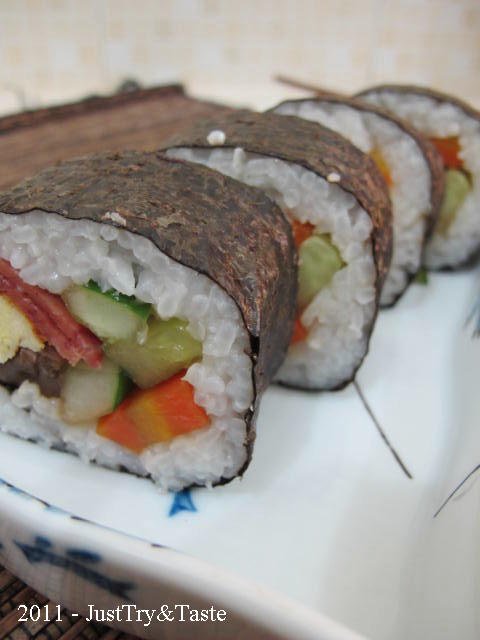 Resep Homemade Sushi - Sushi Isi Telur Goreng, Daging Asap, dan Sayur Resep Homemade Sushi - Sushi Isi Telur Goreng, Daging Asap, dan Sayur